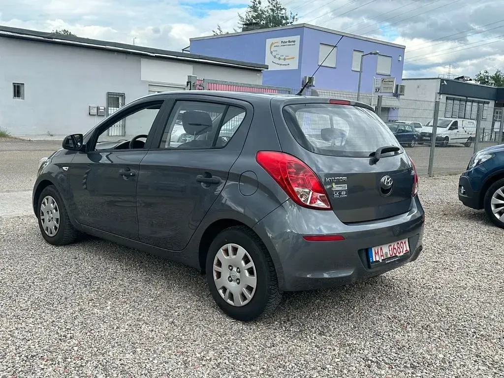Gebraucht Hyundai i20 Edition 86 PS (63 kW) 2014 Grau Kleinwagen