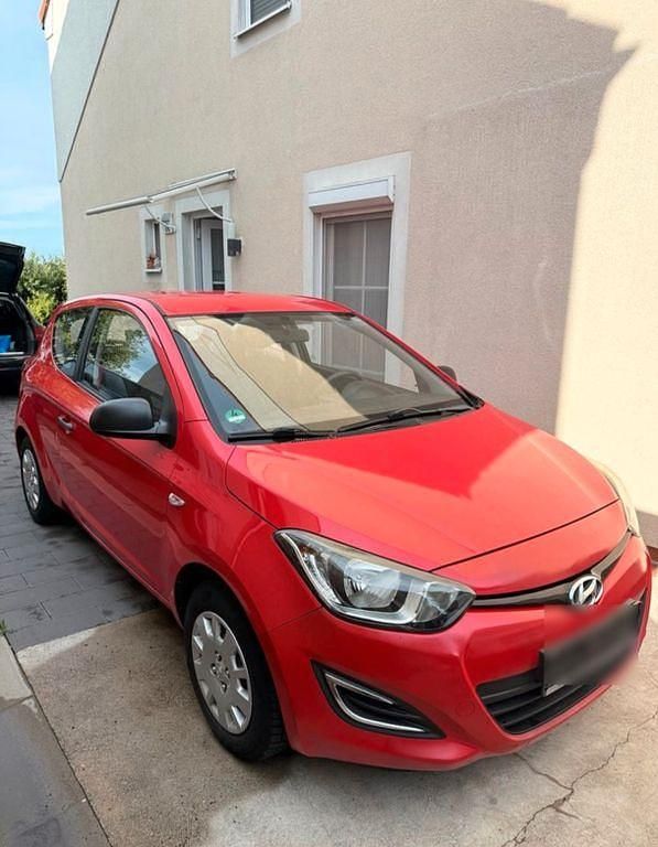 Rot Gebraucht 2012 Hyundai i20 Edition Kleinwagen | 3.700 € (Fairer Preis) - Bild 1/4