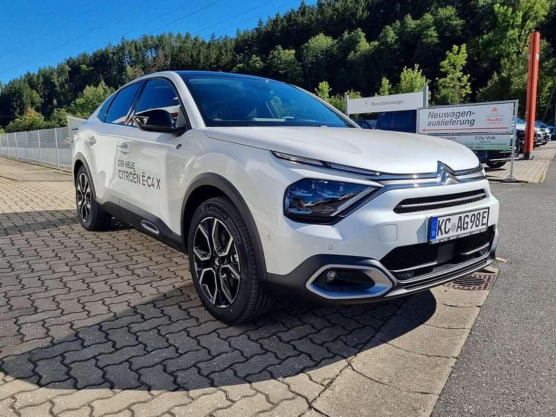 Gebraucht Citroën e-C4 Shine 100 kW (136 PS) 2023 Perlmuttweiß Limousine