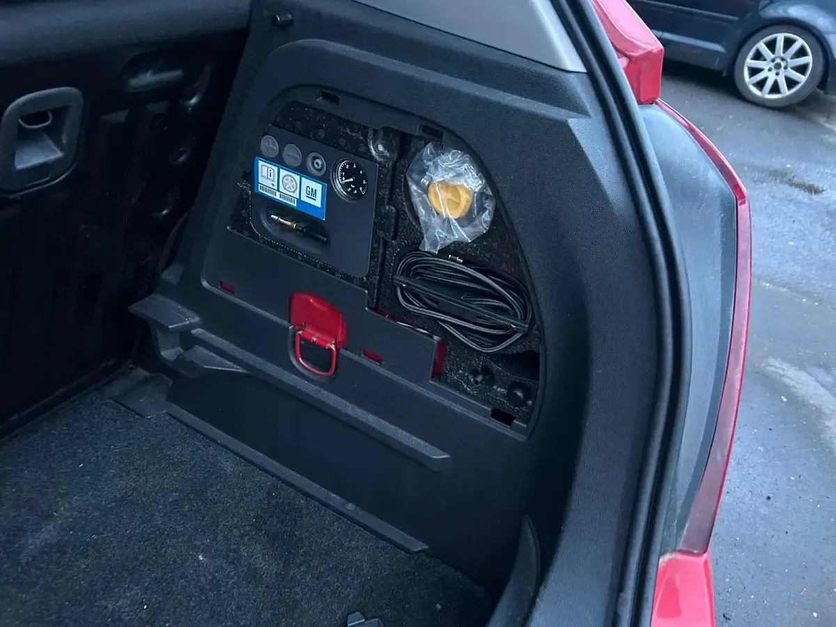 Second-hand Opel Corsa 60 CP (44 kW) 2009 Roșu Hatchback