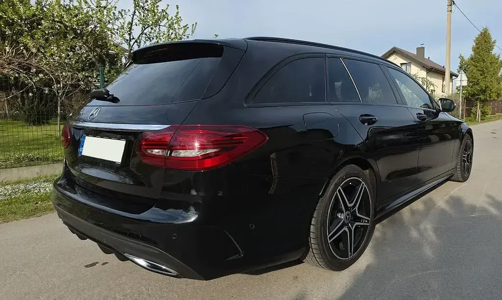 Gebraucht Mercedes C180 AMG 156 PS (114 kW) 2021 Schwarz Limousine