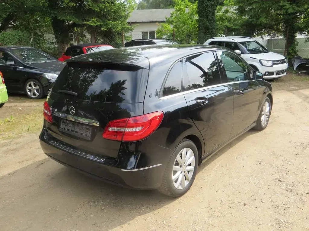 Gebraucht Mercedes B200 156 PS (114 kW) 2012 Schwarz Kleinwagen