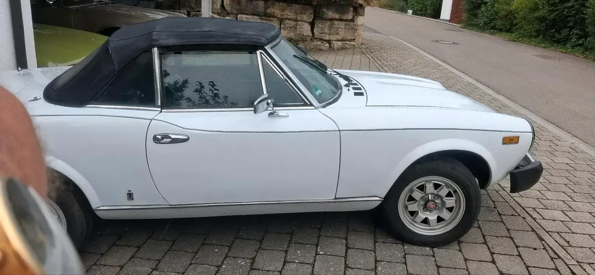 Gebraucht Fiat 124 Spider 105 PS (77 kW) 1981 Weiß Cabrio