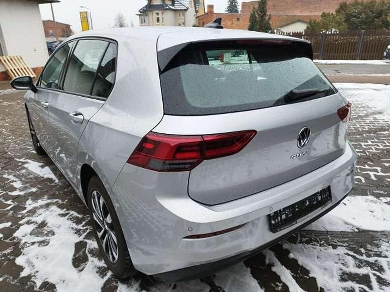 Gebraucht VW Golf VIII Life 131 PS (96 kW) 2024 Grau Limousine