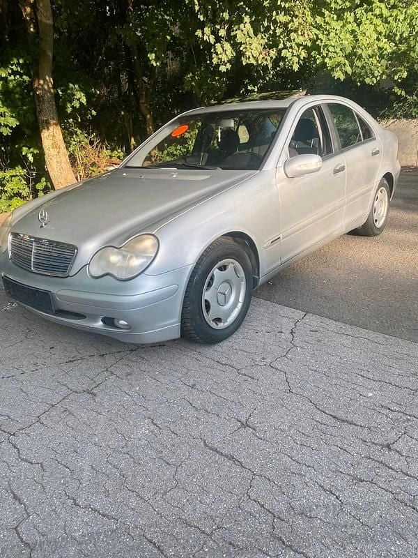Gebraucht 2005 Mercedes C220 Limousine | 3.500 € - Bild 1/4