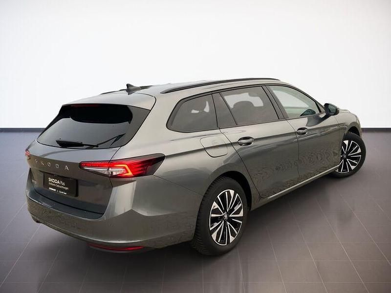 Gebraucht Skoda Superb Selection 150 PS (110 kW) 2025 Graphitegrau Kombi