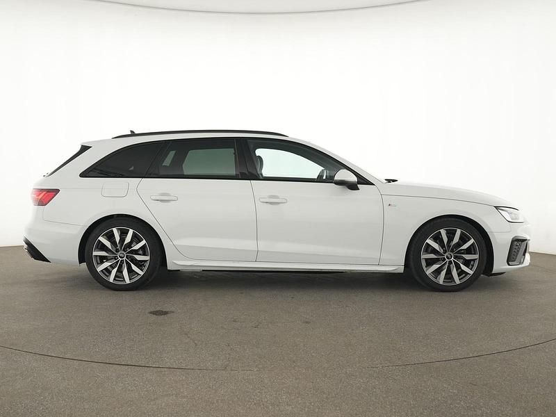 Second-hand Audi A4 S-Line 150 CP (110 kW) 2023 Alb Berlinǎ