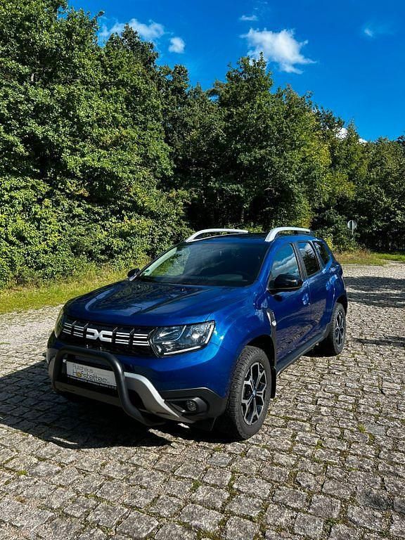 Blau Gebraucht 2021 Dacia Duster Celebration SUV | 14.950 € (Guter Preis) - Bild 1/4