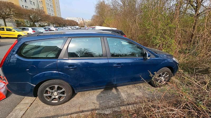 Gebraucht Ford Focus 120 PS (88 kW) 2009 Blau Kombi