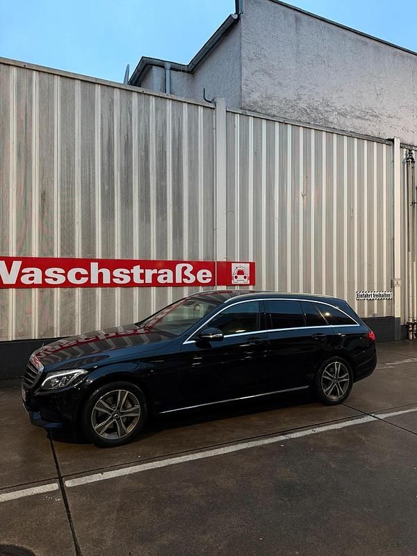Gebraucht Mercedes C250 204 PS (150 kW) 2014 Schwarz Kombi