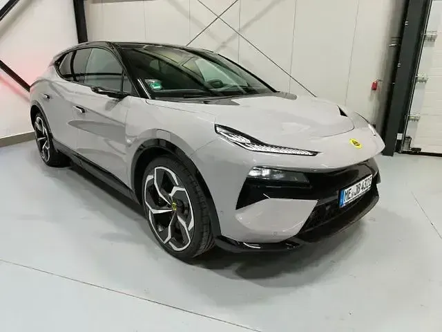 Używany Lotus Eletre 675 kW (918 KM) 2023 Szary SUV
