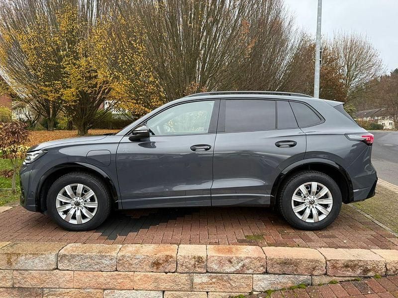 Gebraucht VW Tiguan Pro 204 PS (150 kW) 2025 Grau SUV