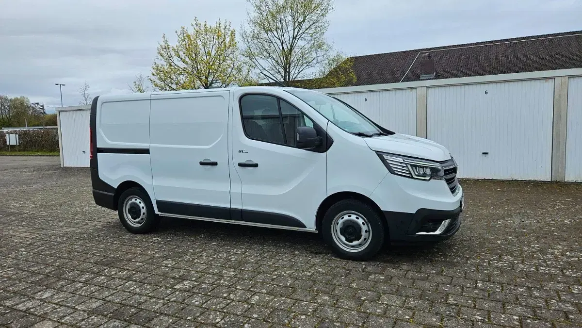 Gebraucht Renault Trafic 131 PS (96 kW) 2022 Weiß Van / Kleinbus