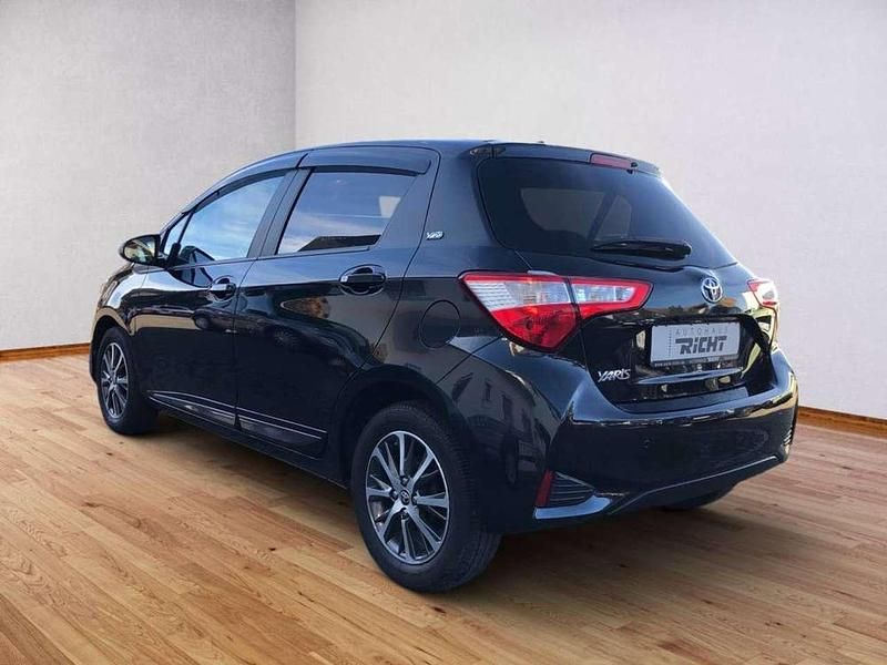 Gebraucht Toyota Yaris 111 PS (81 kW) 2020 Mysticschwarz mica Kleinwagen