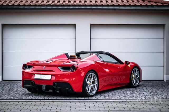 Second-hand Ferrari 488 670 CP (492 kW) 2017 Roșu Cabrio