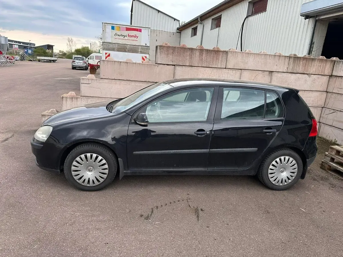 Gebraucht VW Golf V 105 PS (77 kW) 2004 Schwarz Kleinwagen