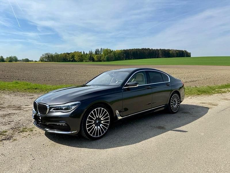 Gebraucht 2018 BMW 750 Limousine | 31.950 € (Superpreis) - Bild 1/4
