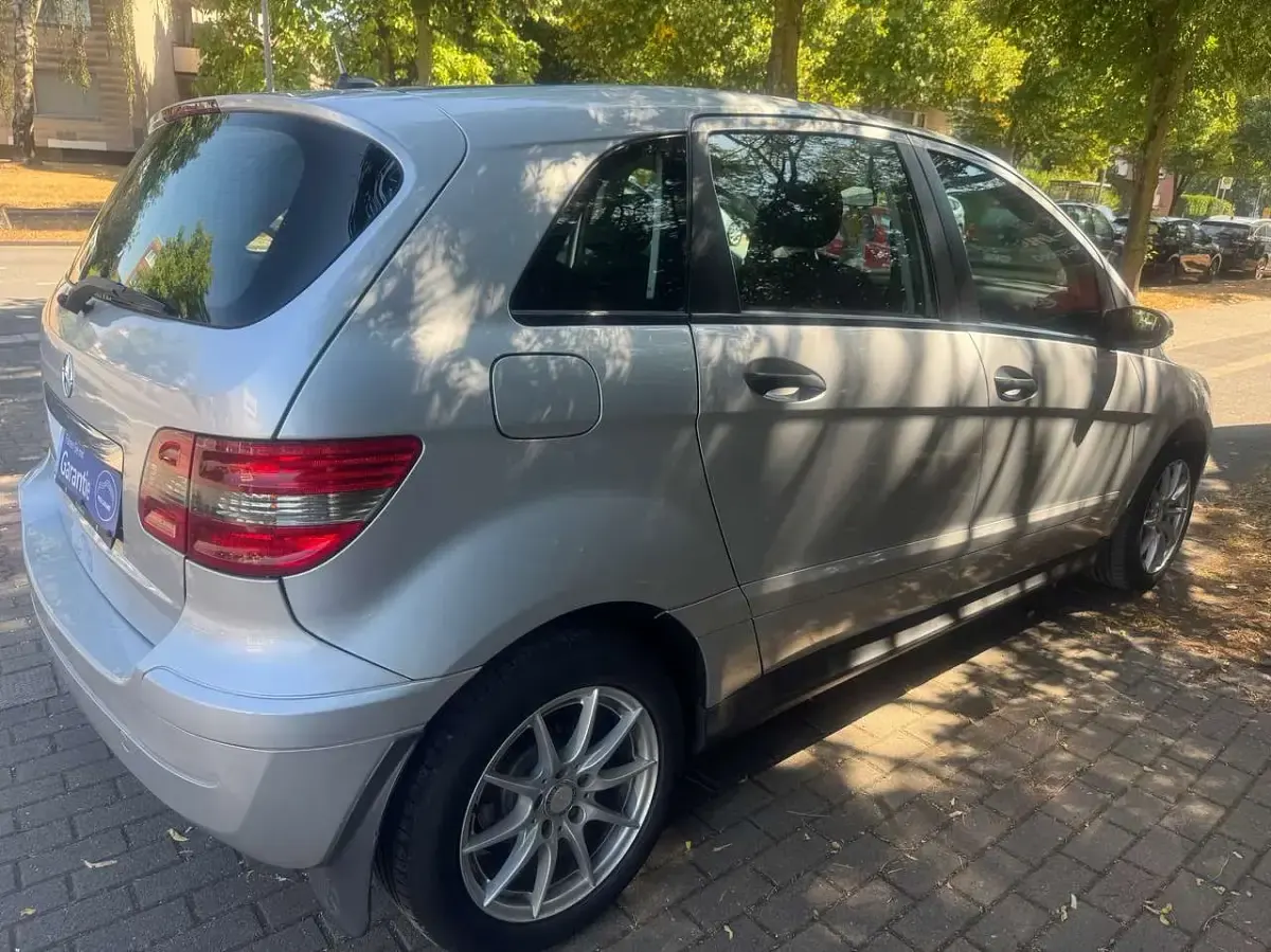 Gebraucht Mercedes B180 109 PS (80 kW) 2007 Silber Van / Kleinbus