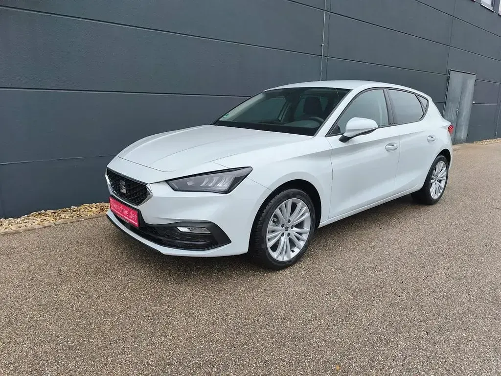 Gebraucht Seat Leon Style 150 PS (110 kW) 2025 Weiss Limousine