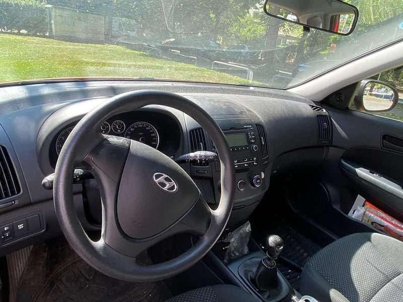 Rot Gebraucht 2009 Hyundai i30 Edition+ Kombi | 3.500 € (Fairer Preis) - Bild 1/4