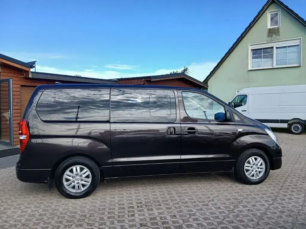 Gebraucht Hyundai H-1 Premium 170 PS (125 kW) 2016 Braun Van / Kleinbus