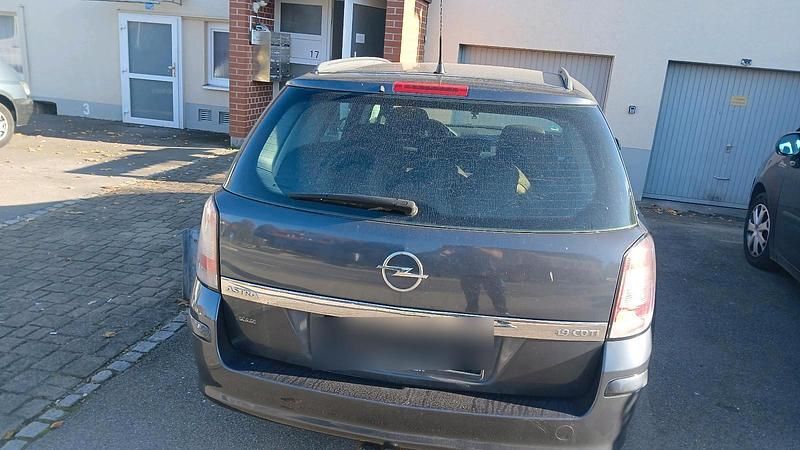 Grau Gebraucht 2007 Opel Astra Kombi | 600 € (Superpreis) - Bild 1/4