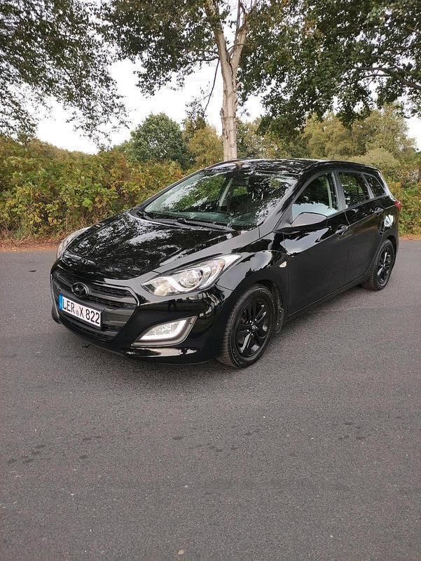 Schwarz Gebraucht 2013 Hyundai i30 Kombi | 8.800 € (Teuer) - Bild 1/4