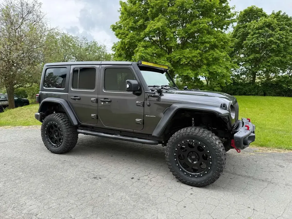 Gebraucht Jeep Wrangler Unlimited Sahara 272 PS (200 kW) 2021 Grau SUV