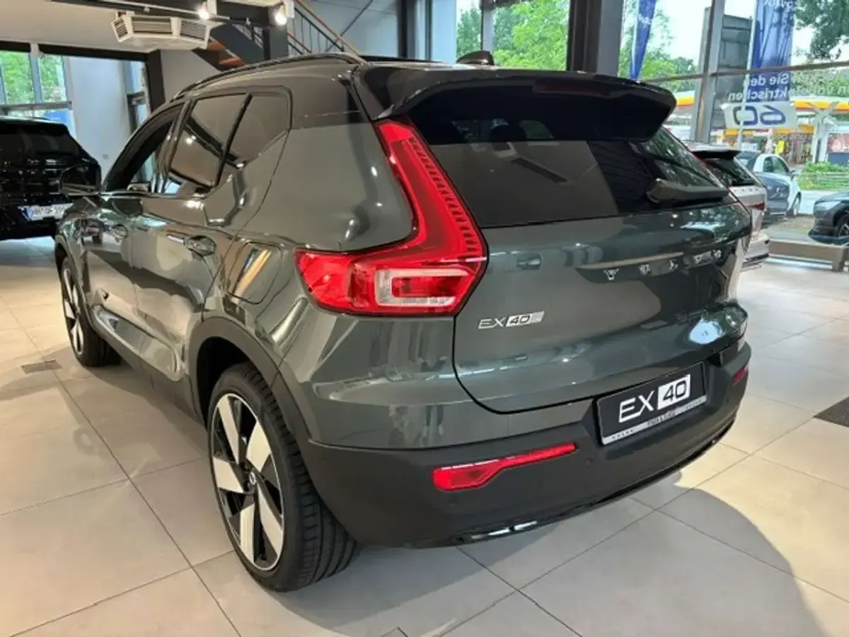 Neu Volvo EX40 Plus 185 kW (252 PS) 2026 Forest lake SUV