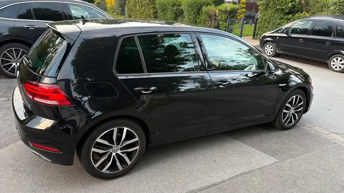 Gebraucht VW Golf VII IQ Drive 96 PS (70 kW) 2019 Schwarz Limousine