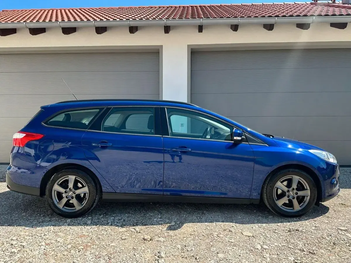 Gebraucht Ford Focus SYNC Edition 125 PS (91 kW) 2014 Blau Kombi