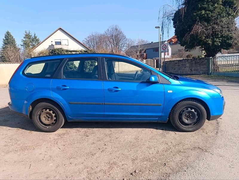 Gebraucht Ford Focus 101 PS (74 kW) 2009 Kombi