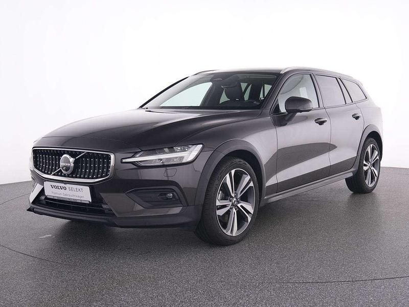 Gebraucht Volvo V60 CC Plus 197 PS (144 kW) 2023 Andere farbe Kombi