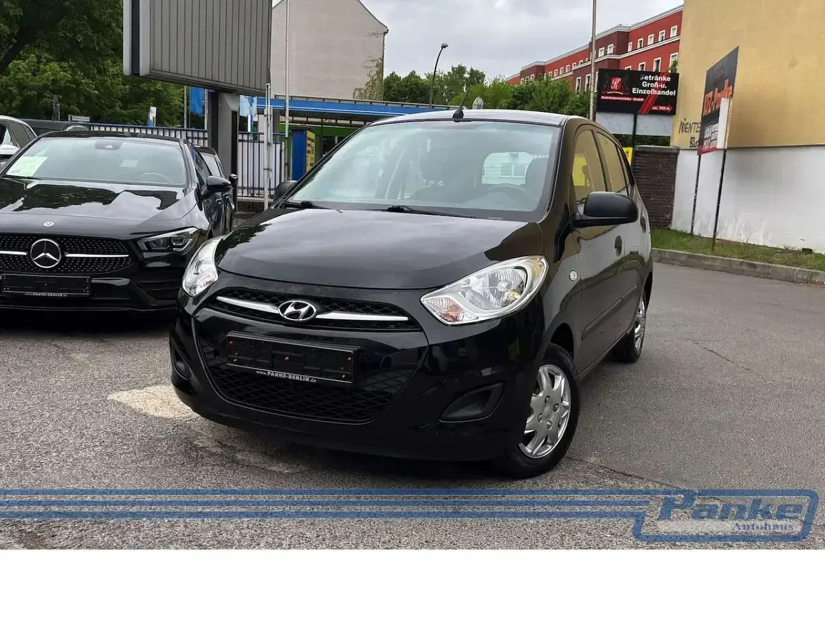 Gebraucht Hyundai i10 69 PS (50 kW) 2012 Phantom black Kleinwagen