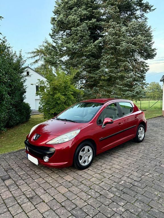 Rot Gebraucht 2009 Peugeot 207 Limousine | 3.450 € (Etwas zu teuer) - Bild 1/4