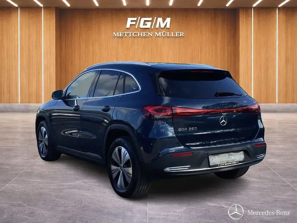 Gebraucht Mercedes EQA250 Progressive 139 kW (190 PS) 2023 Denimblau SUV