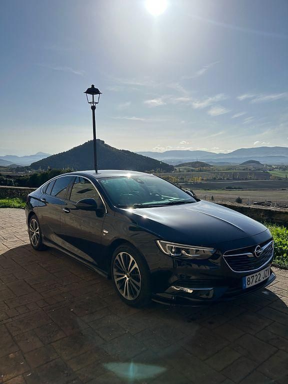 Blau Gebraucht 2017 Opel Insignia Innovation Limousine | 16.999 € (Teuer) - Bild 1/4