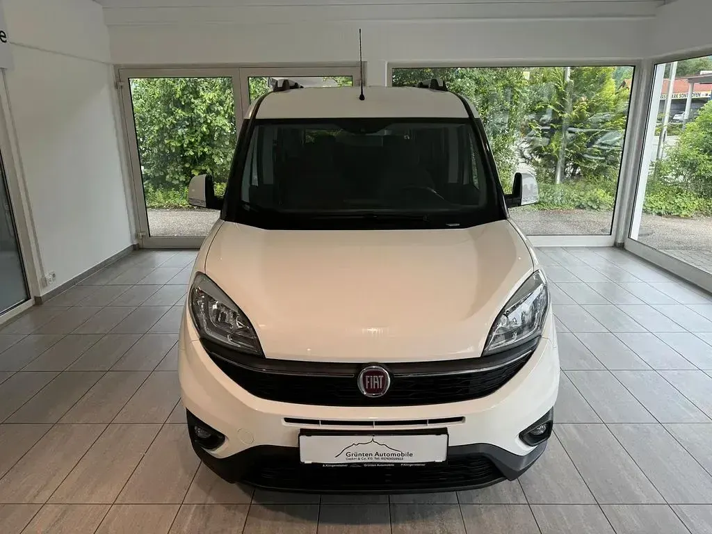 Gebraucht Fiat Doblò Lounge 120 PS (88 kW) 2016 Weiß Van / Kleinbus