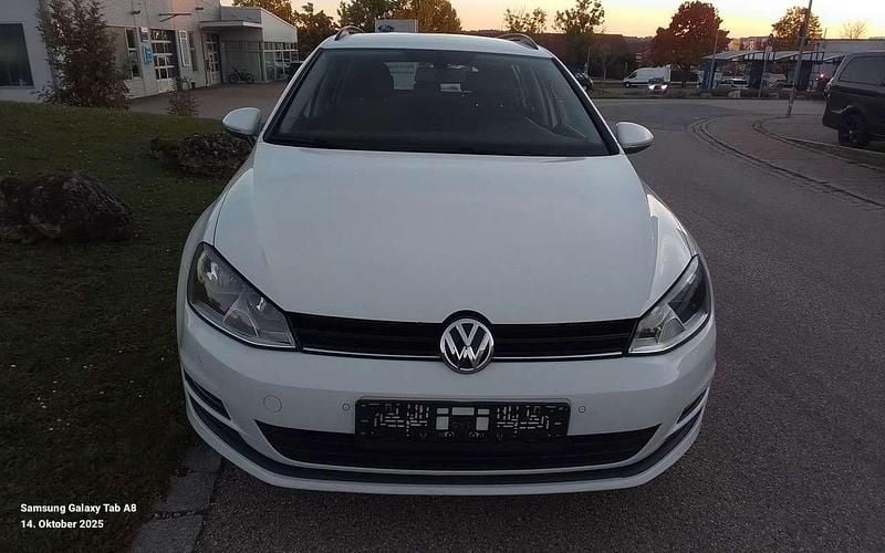 Weiß Gebraucht 2015 VW Golf VII Comfortline Kombi | 5.900 € (Superpreis) - Bild 1/4
