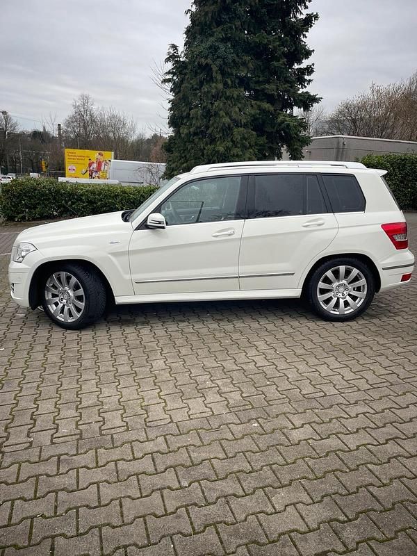Weiß Gebraucht 2011 Mercedes GLK220 SUV | 11.250 € (Fairer Preis) - Bild 1/4