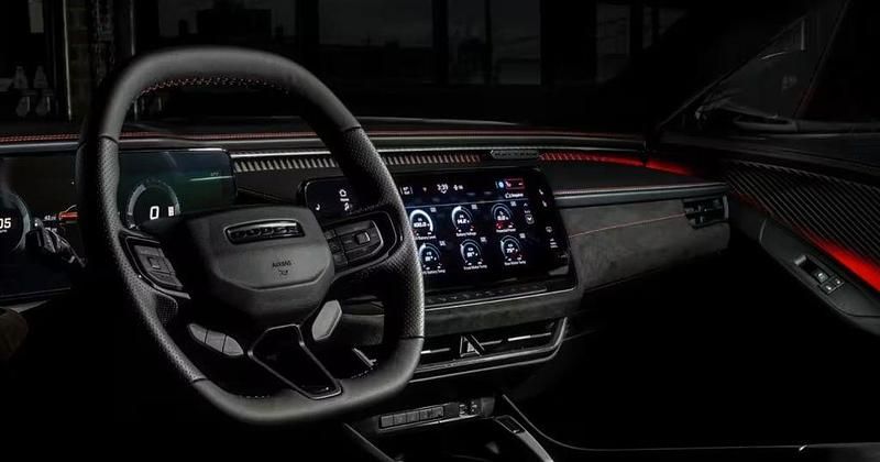 Neu Dodge Charger 551 PS (405 kW) 2025 Orange Limousine