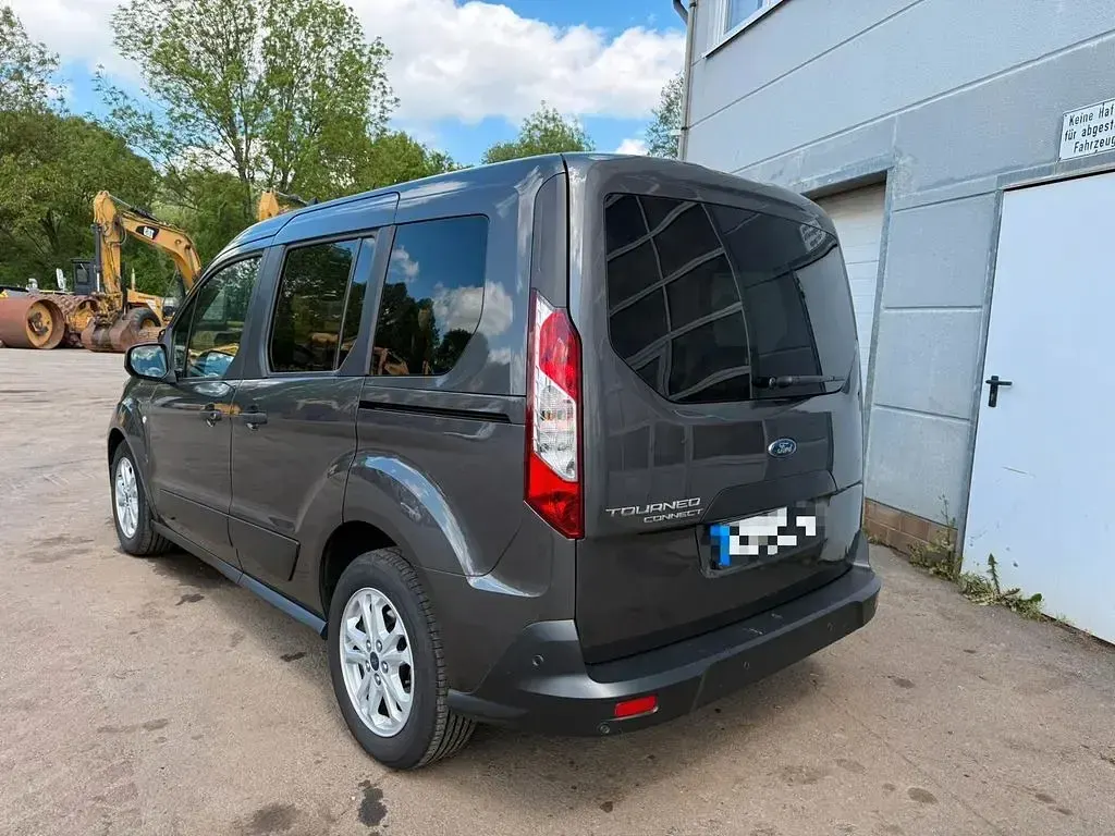 Gebraucht Ford Tourneo 120 PS (88 kW) 2021 Van / Kleinbus