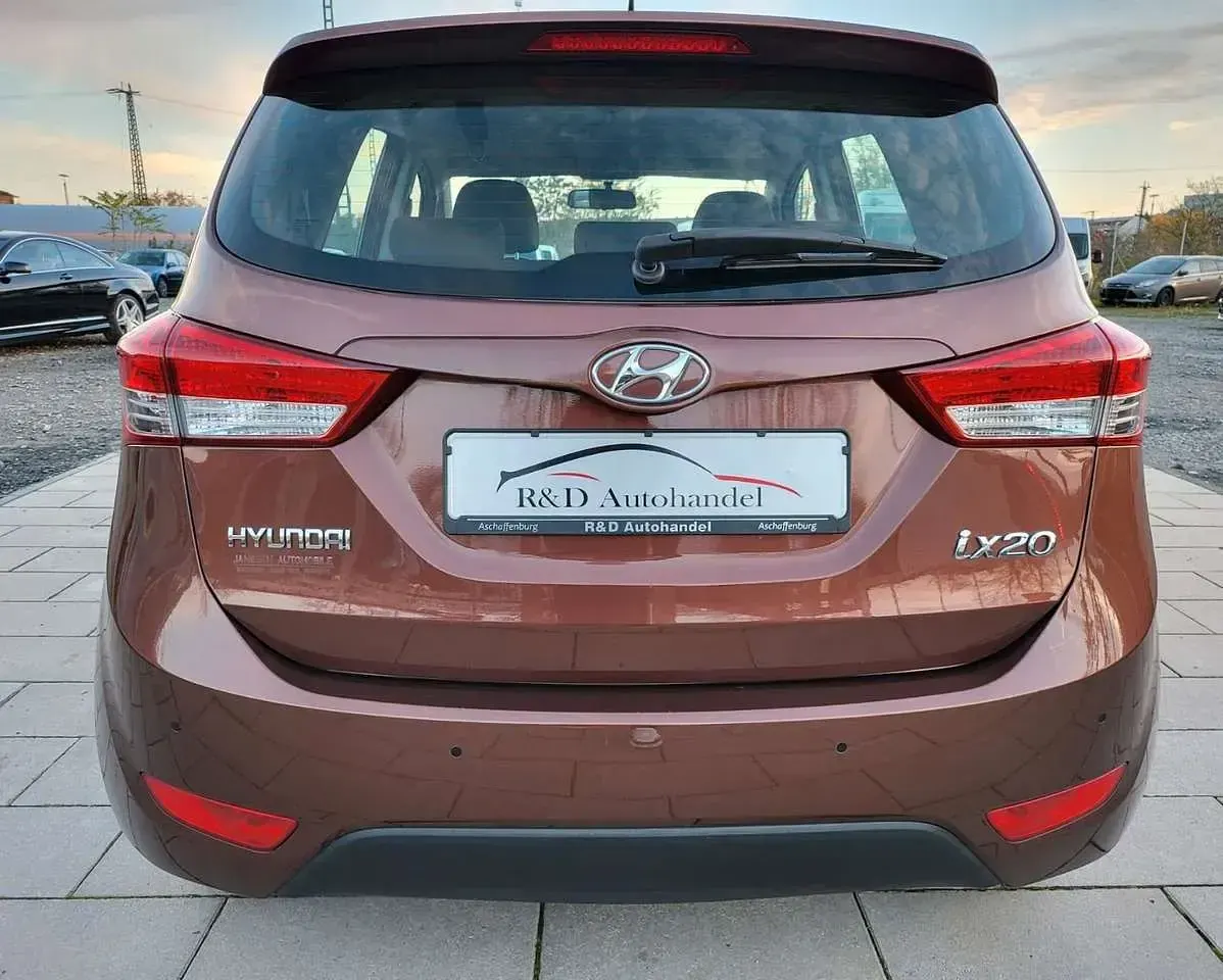 Gebraucht Hyundai ix20 Edition 125 PS (91 kW) 2015 Braun Kleinwagen