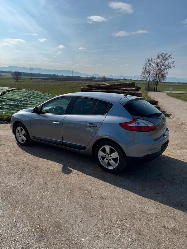 Gebraucht Renault Mégane 130 PS (95 kW) 2010 Blau Limousine