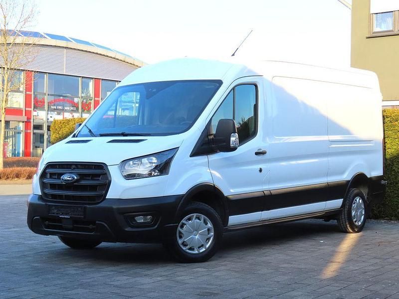 Gebraucht Ford Transit Trend 131 PS (96 kW) 2022 Weiß Limousine