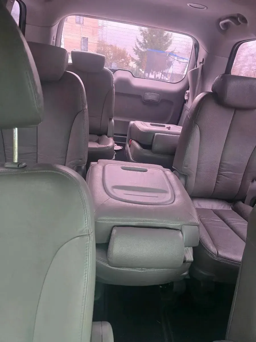 Gebraucht Kia Carnival 195 PS (143 kW) 2011 Grau Van / Kleinbus