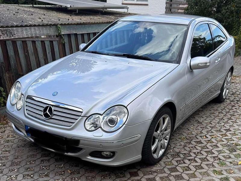 Silber Gebraucht 2006 Mercedes 220 Coupé | 3.800 € - Bild 1/4