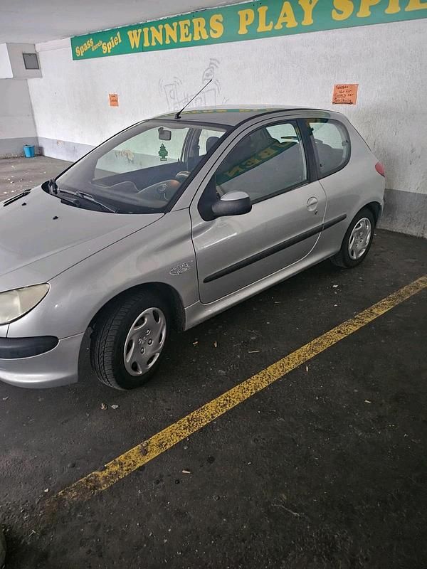 Gebraucht 2003 Peugeot 206 Kleinwagen | 900 € - Bild 1/4