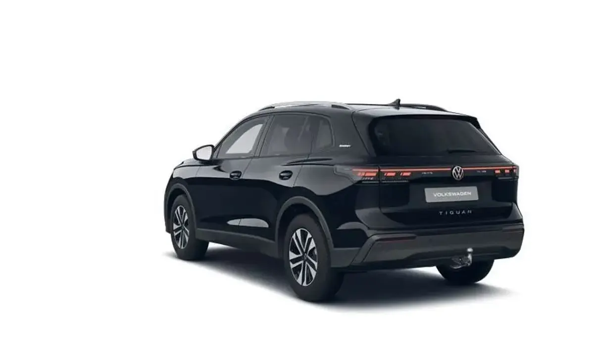 Neu VW Tiguan 150 PS (110 kW) 2026 Grenadillschwarz metallic SUV
