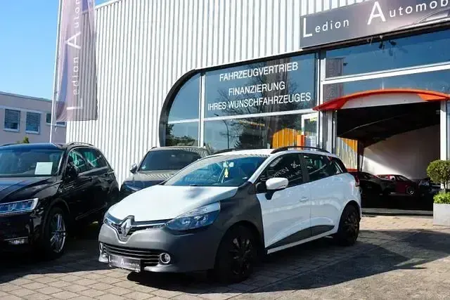 Używany Renault Clio IV Expression 132 KM (97 kW) 2013 Biały Sedan/Limuzyna
